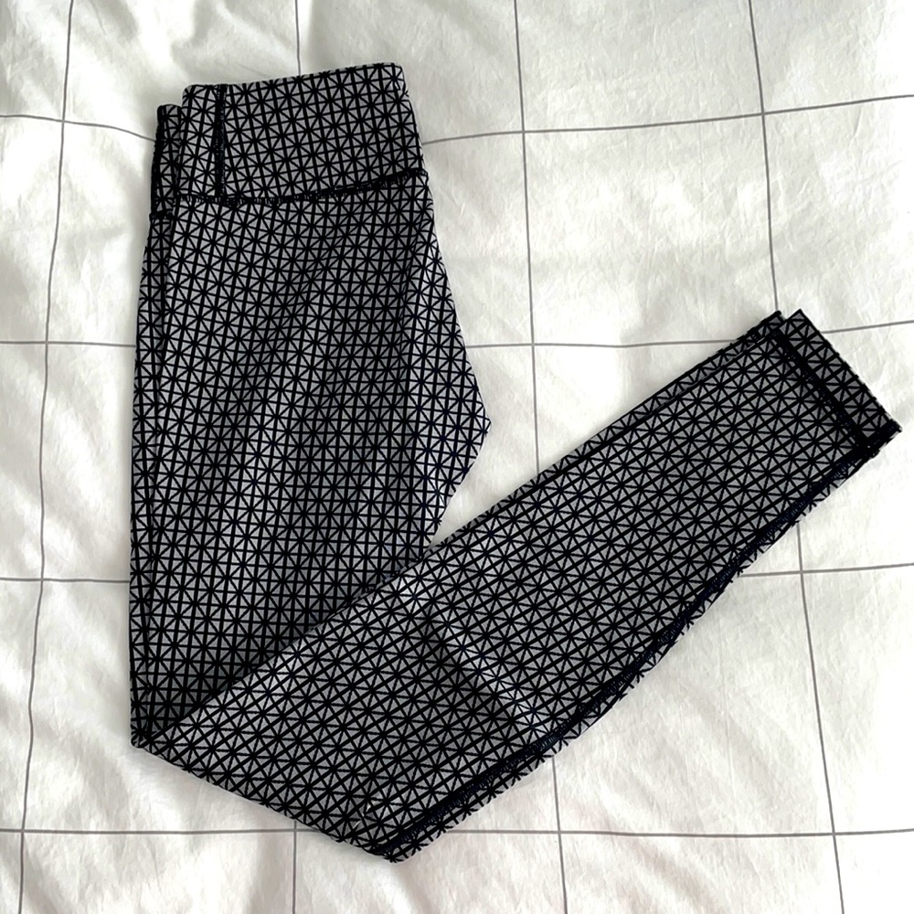 Hardly worn Lululemon leggings! Size 4
